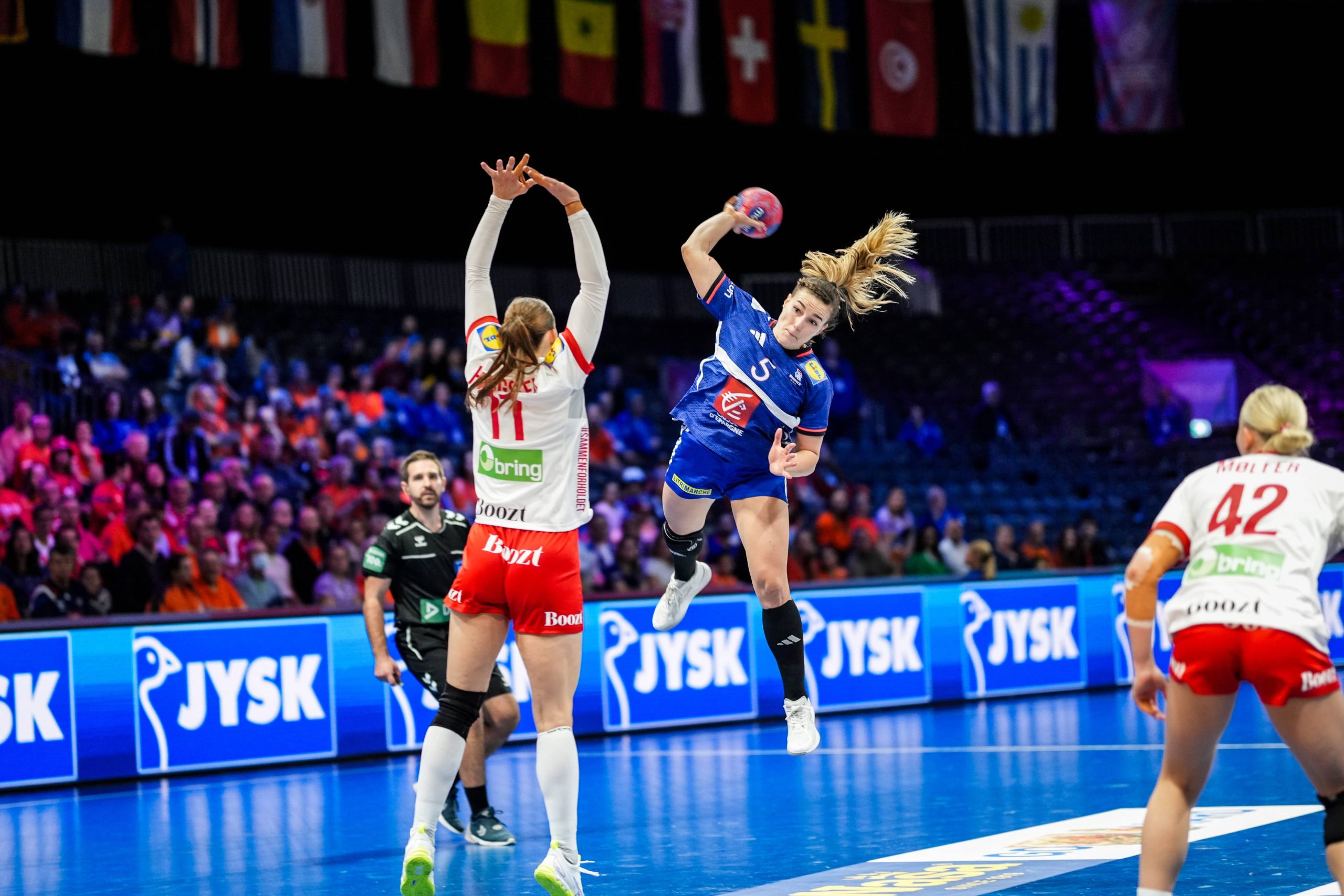 https://www.ffhandball.fr/wp-content/uploads/2025/12/match_-_danemark_-_france_-_main_round_-_10_12_25_-_edf_f_-_ffhandball_-_brool_video-84-scaled.jpg
