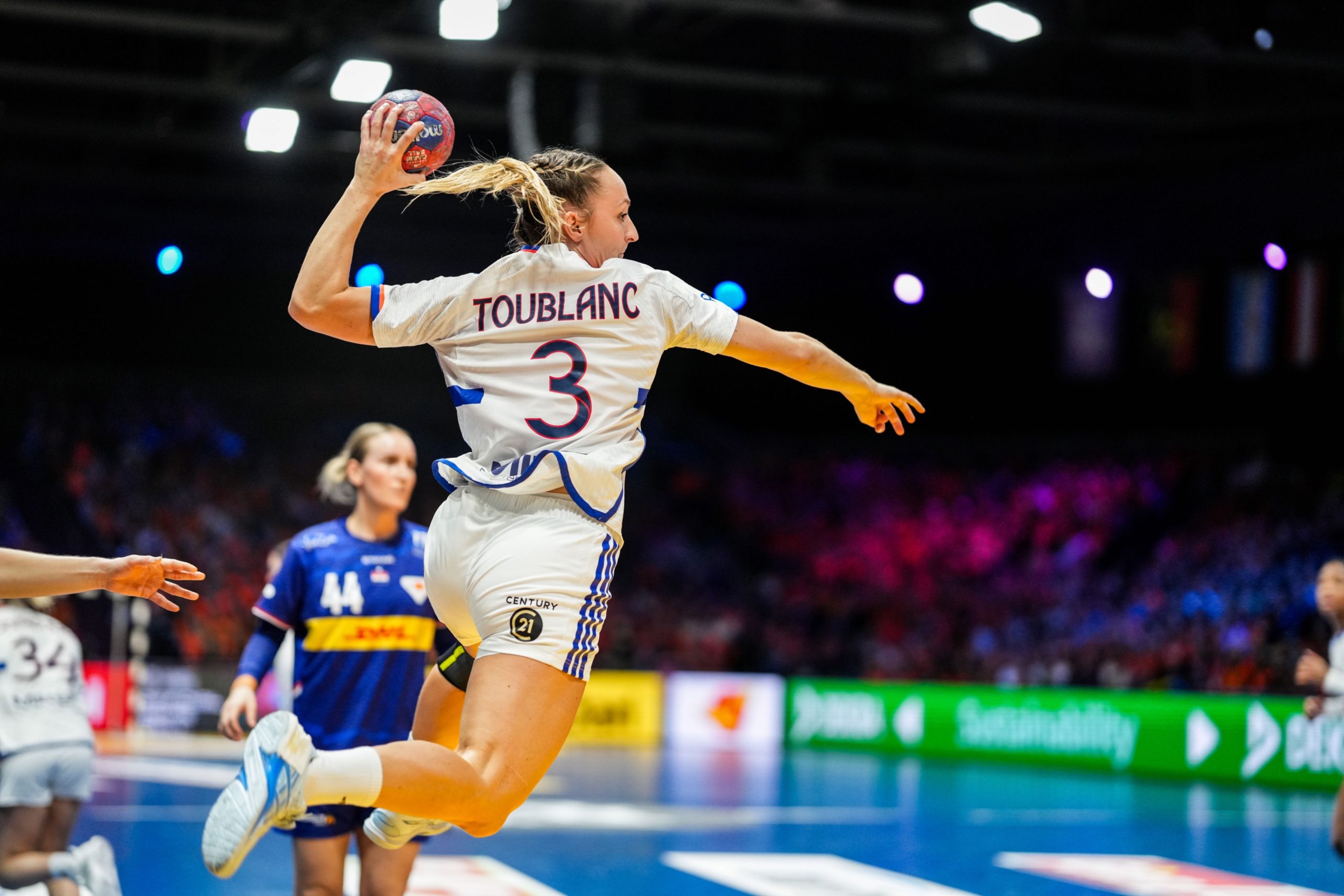 https://www.ffhandball.fr/wp-content/uploads/2025/12/match_-_france_-_pays-bas_-_main_round_-_8_12_25_-_edf_f_-_ffhandball_-_brool_video-01-154-2-scaled.jpg